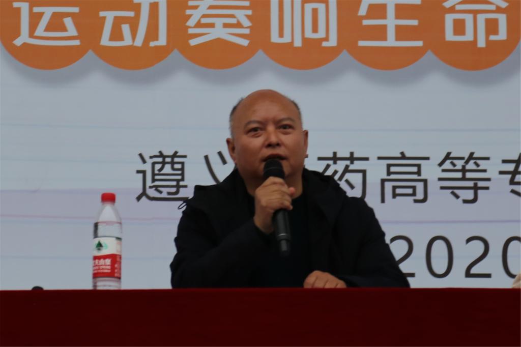 中医学系冯育会副主任做比赛点评